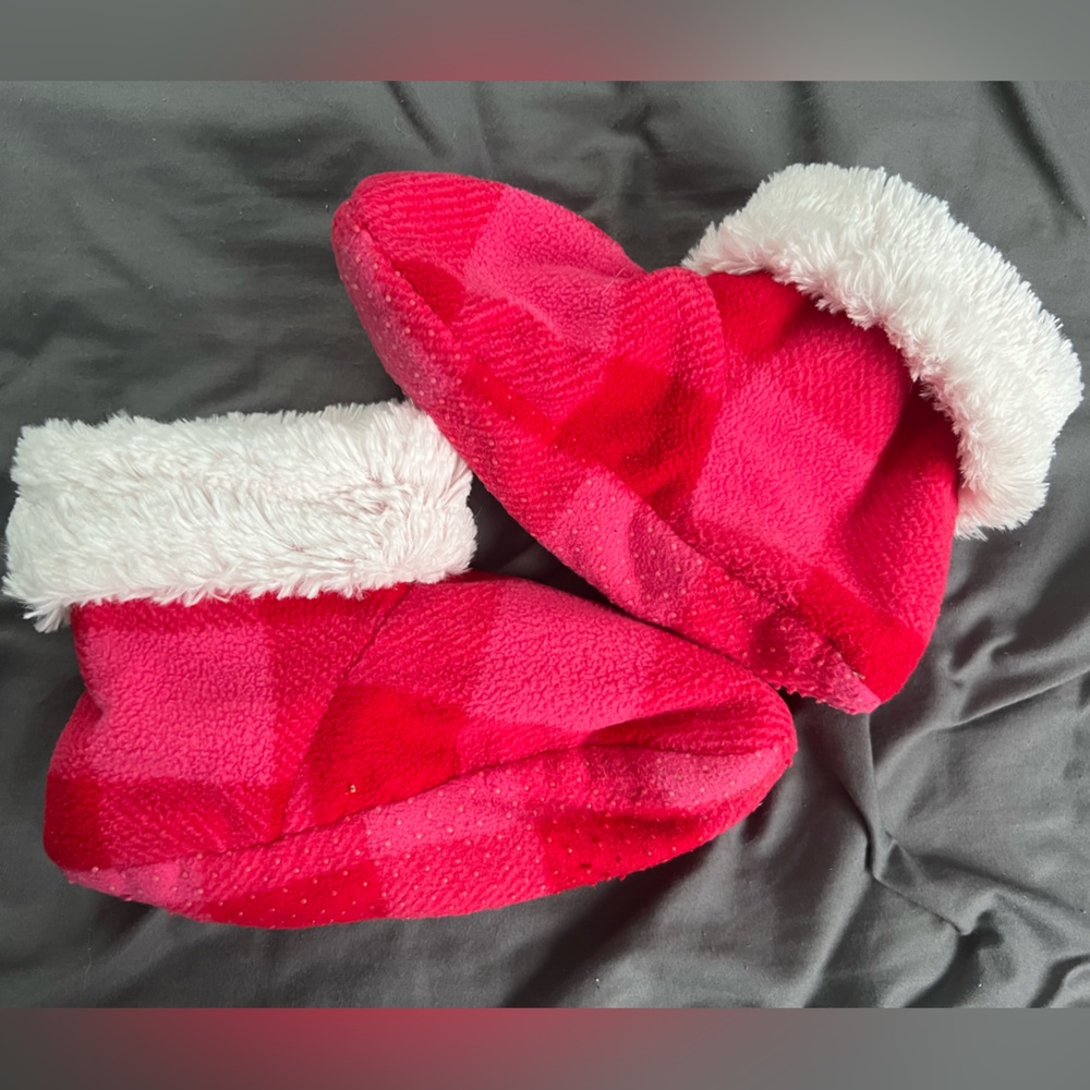Pink & Red Plaid Fuzzy Slipper Socks! ONE SIZE FITS MOST!